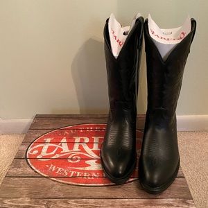 Men’s brand new Laredo Boots.